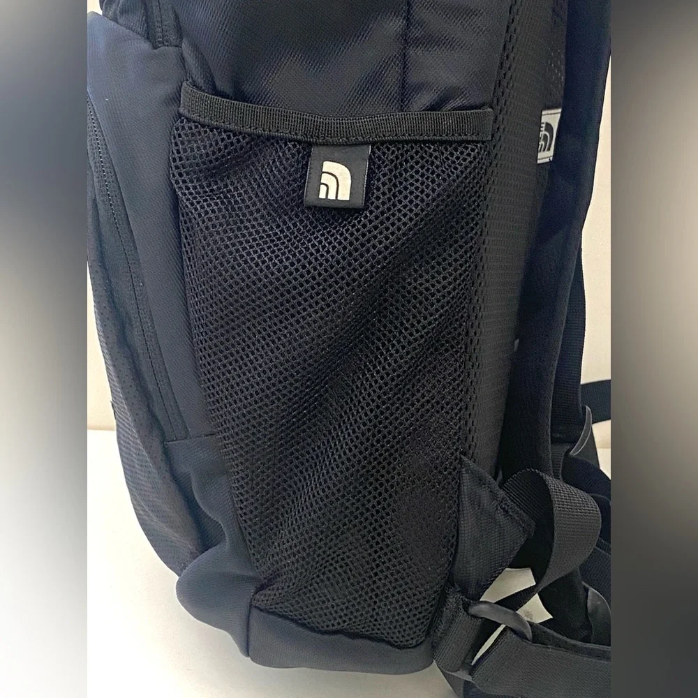 North Face UNISEX Black Flight DayPack/Backpack/Hydration Pack